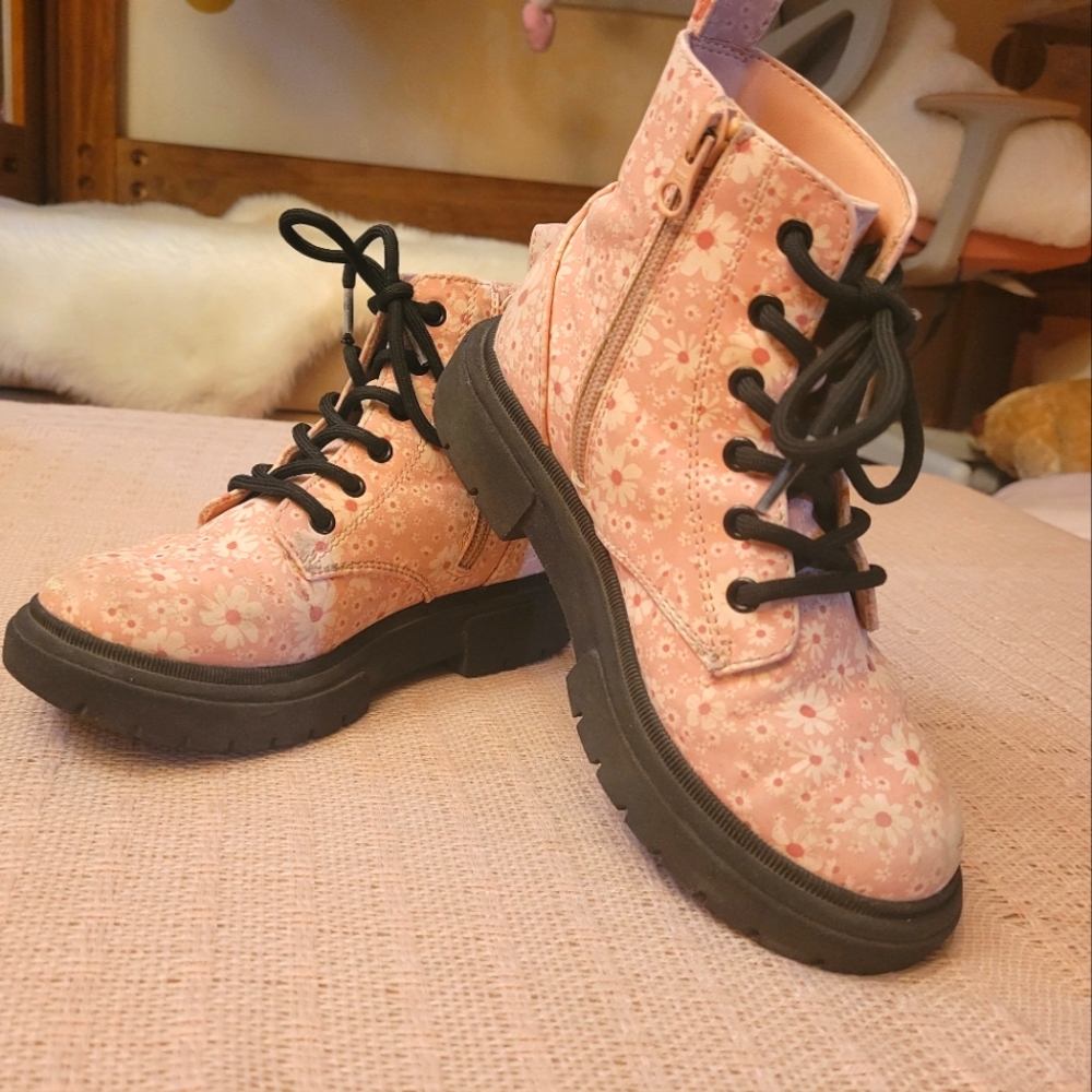 Art Class Girls' Pink Combat Boots Size 1 (Little Kid)